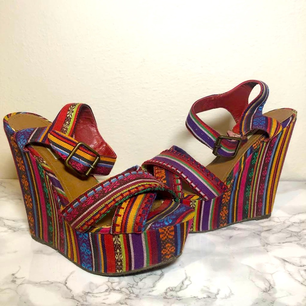 So fun Steve Madden cool desert print wedges